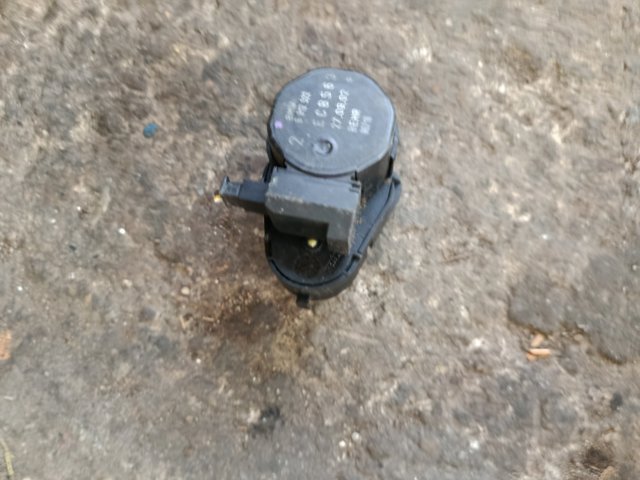 Замок відкривання лючка бензобаку