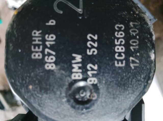 Замок відкривання лючка бензобаку