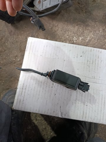 Замок відкривання лючка бензобаку