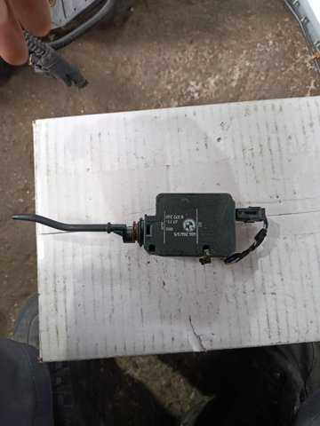 Замок відкривання лючка бензобаку