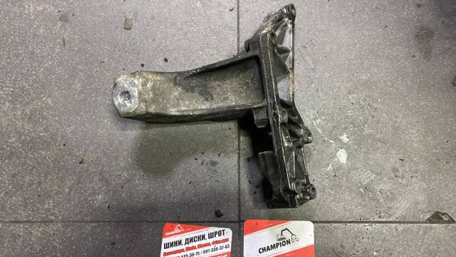 Кронштейн двигателя — фото 1