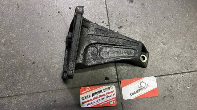 Кронштейн двигуна — фото 1