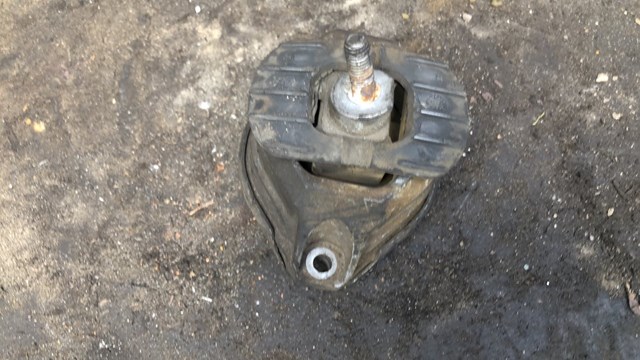 Подушка двигуна