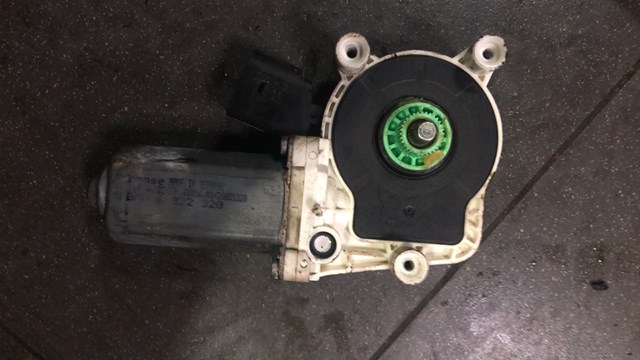 Мотор стеклоподъемника двери задней правой