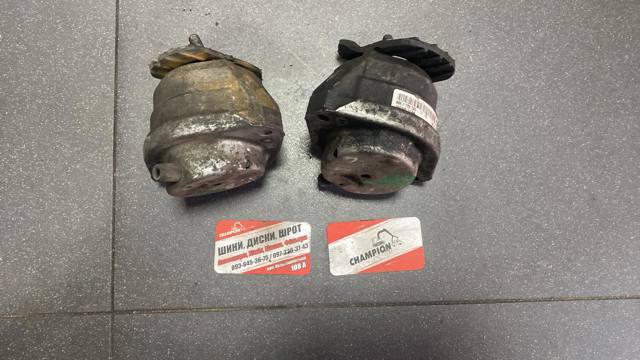 Подушка двигуна