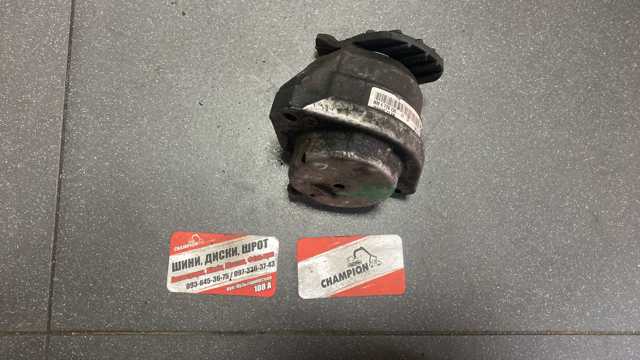 Подушка двигуна