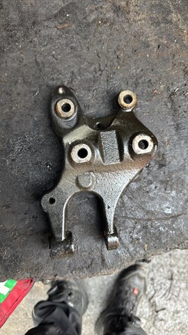 Кронштейн двигателя опорный