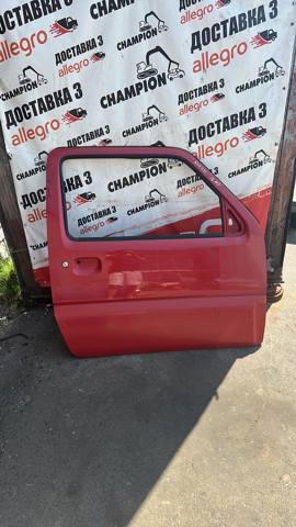 Пассажирская передняя дверь 6800181A11 SUZUKI