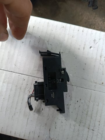 Вимикач електричних вікон