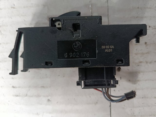 Вимикач електричних вікон