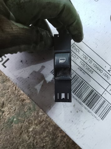 Вимикач електричних вікон