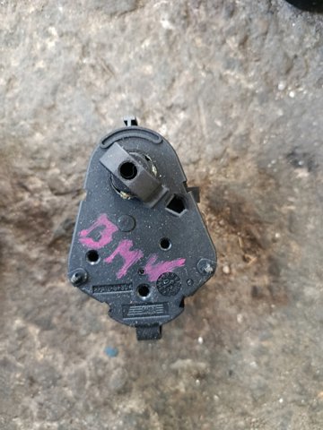 Замок відкривання лючка бензобаку