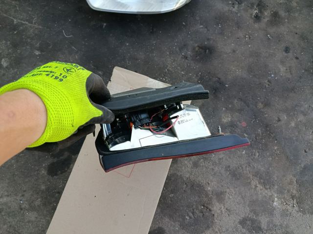 Ліхтар задній лівий, зовнішній