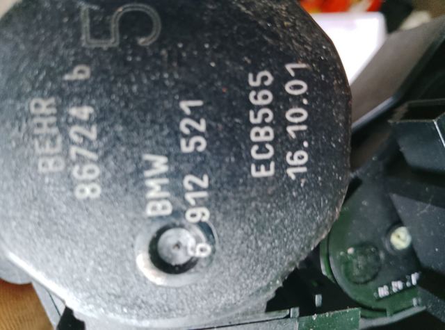 Замок відкривання лючка бензобаку