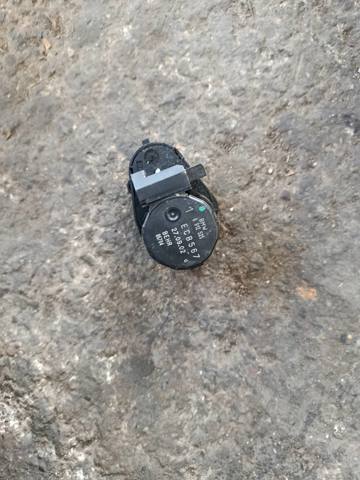 Замок відкривання лючка бензобаку