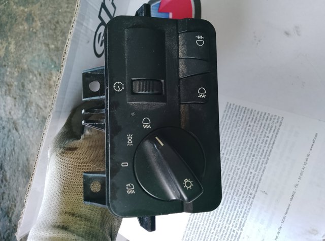 Перемикач світла фар, на торпеді