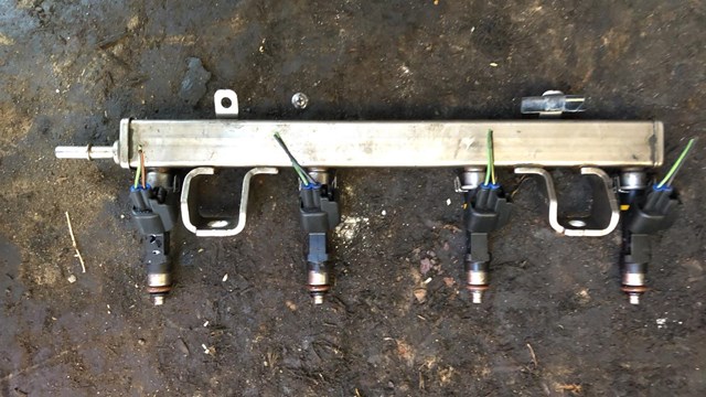 Паливна рампа mazda 6