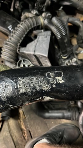 VAG 6Q0129654AL Патрубок воздушный, вход в турбину (наддув) в наличии Ирпень