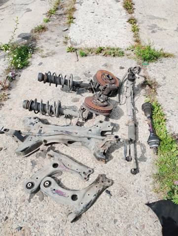 Рычаг передней подвески нижний правый