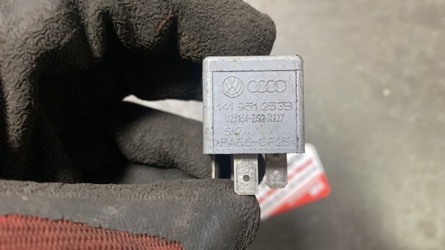 6U0906061A VAG Реле вентилятора купить в Каменское