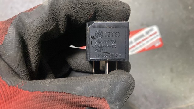 VAG 6U0906061A Реле вентилятора в наличии Киев