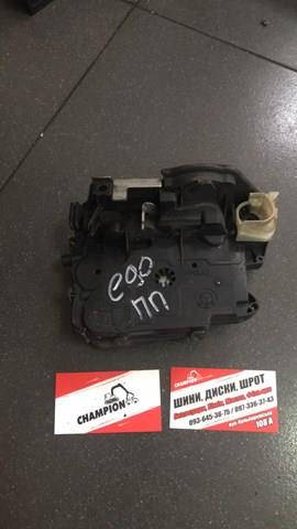 Замок двері передній правий bmw e90