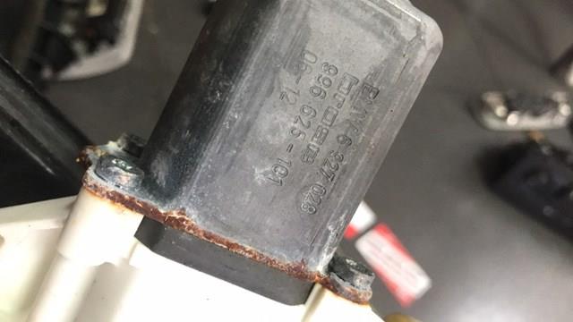 Стеклоподъемник передний правый