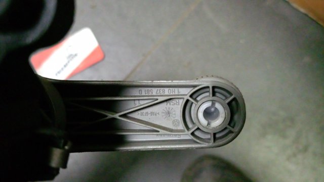 Замок капота