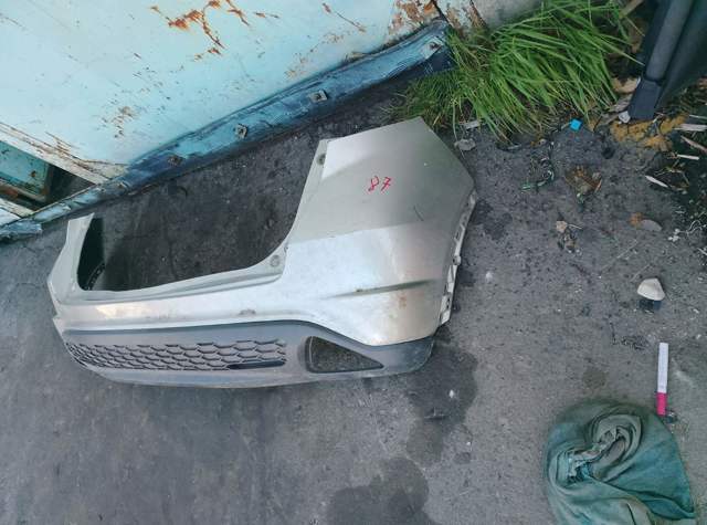Бампер задній