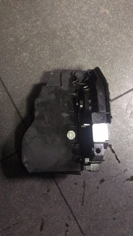 Замок двери задней левой