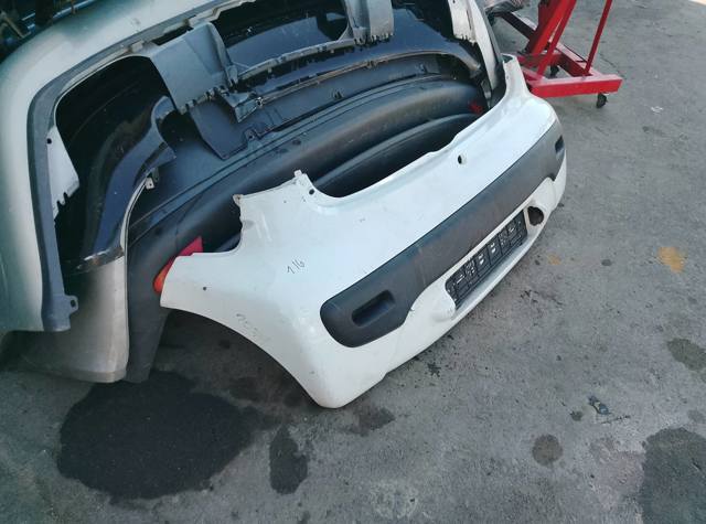 Бампер задній