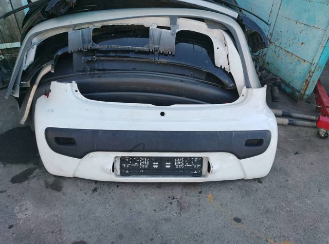 Бампер задній