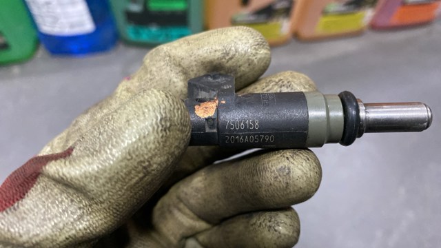 Форсунка впрыска топлива