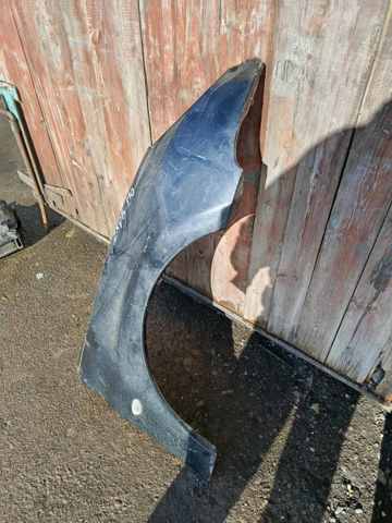 Крило переднє праве