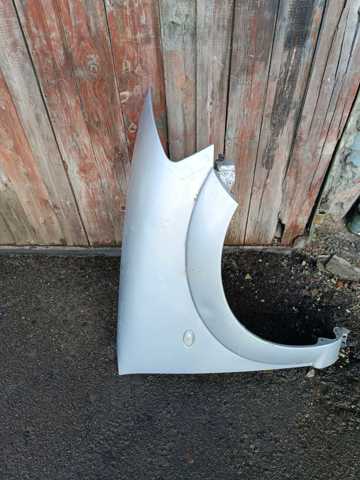 Крило переднє праве