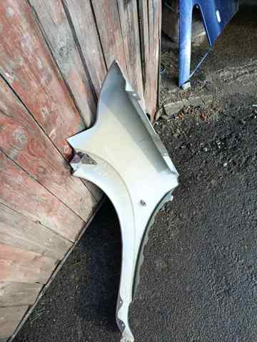 Крило переднє праве