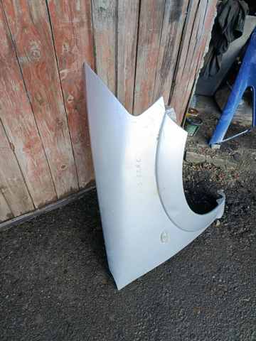 Крило переднє праве