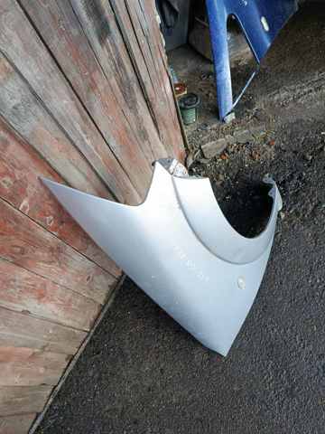 Крило переднє праве