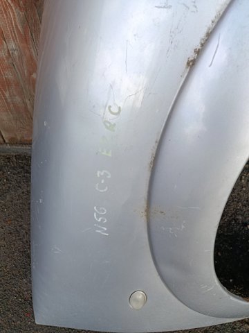 Крило переднє праве