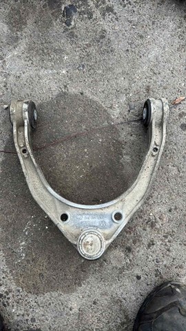 Рычаг передней подвески верхний левый/правый