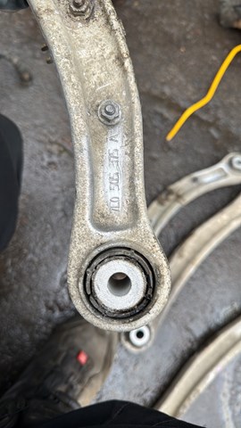 Рычаг задней подвески верхний левый/правый