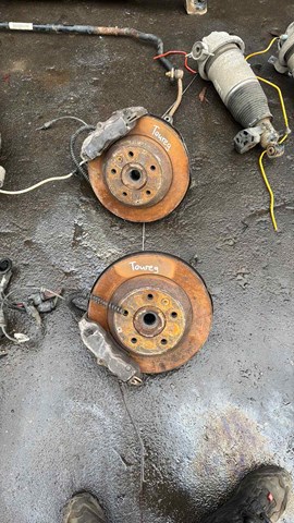 Цапфа правая 7L0505436B VAG