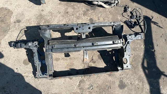 7L0805594R Рамка радиатора купить Ирпень