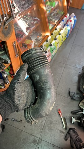 Патрубок расходомера воздуха 7L6128628B VAG