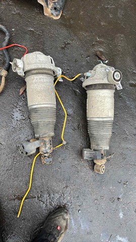 Амортизатор задний левый