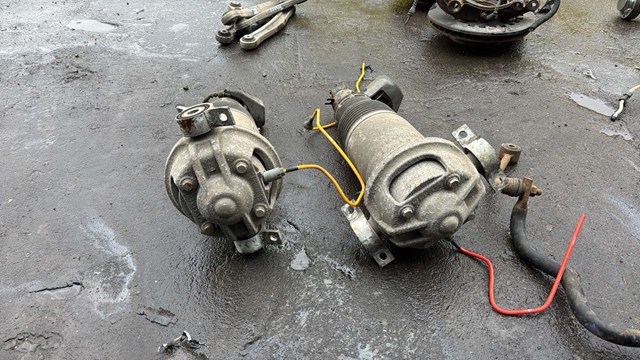 Амортизатор задний левый