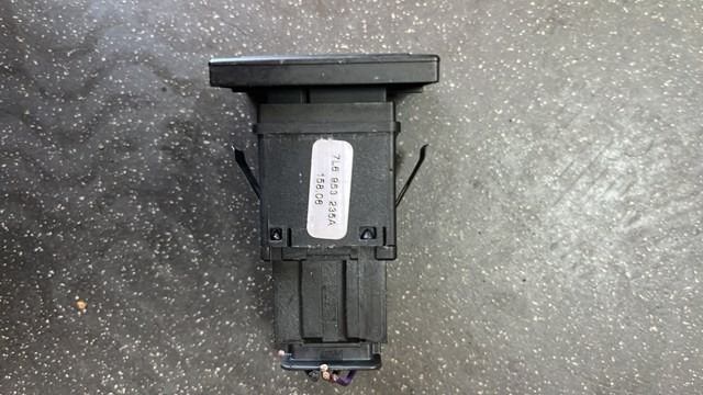 7L6953235A Кнопка включения аварийного сигнала купить Сумы