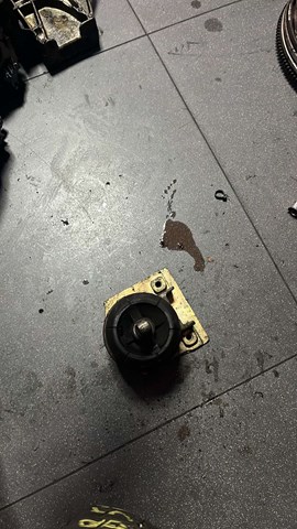 Подушка (опора) двигуна, ліва