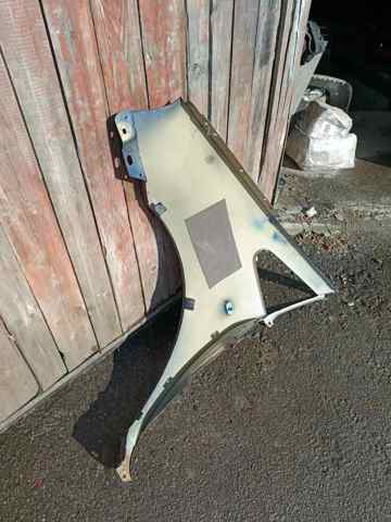 Крило переднє праве