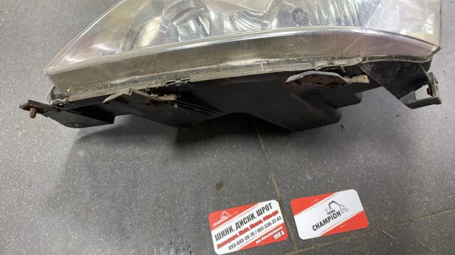 Фара левая кріплення дефект